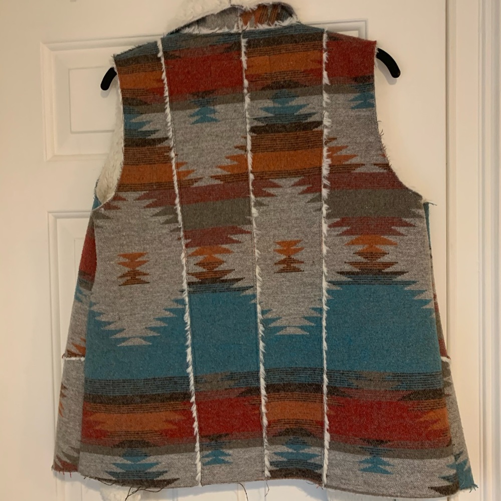 Aztec Pattern Vest - Picture 5 of 5
